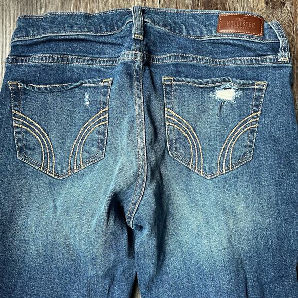 Hollister Women's 25/24 Capri Medium Wash Distressed Button Fly Jeans - Picture 2 of 7